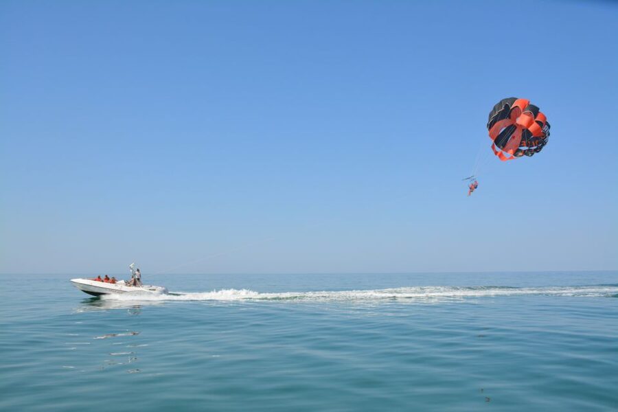 Parasailing Vilamoura - A boat outing that works best with the right timing