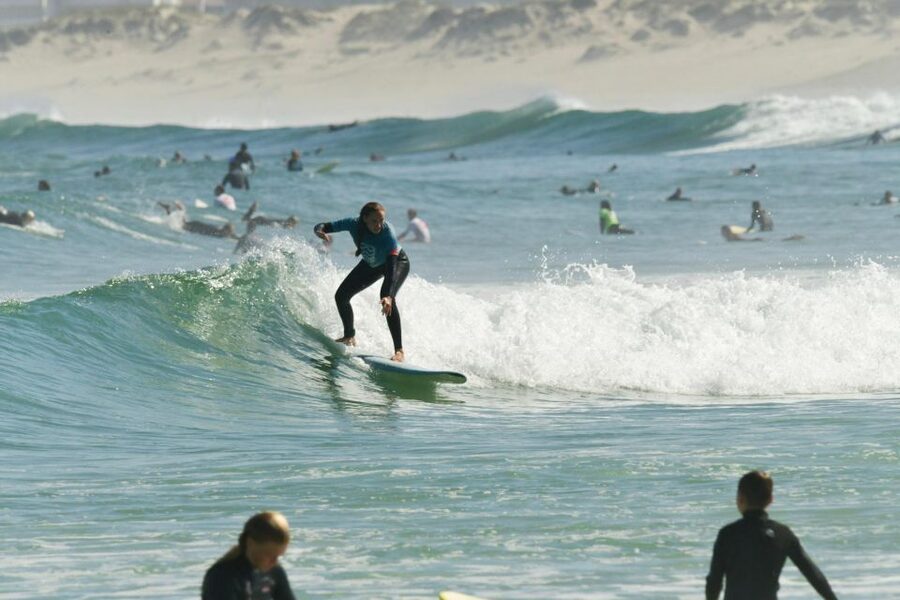 Peniche:Surf lessons Beginners ,Intermediate, advance level - Equipment, insurance, and ability levels