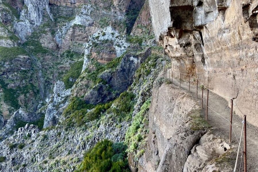 Pico Do Arieiro Pico Ruivo Sunrise or Morning Hike Transfers - The ride from Funchal or Caniço to the high peaks