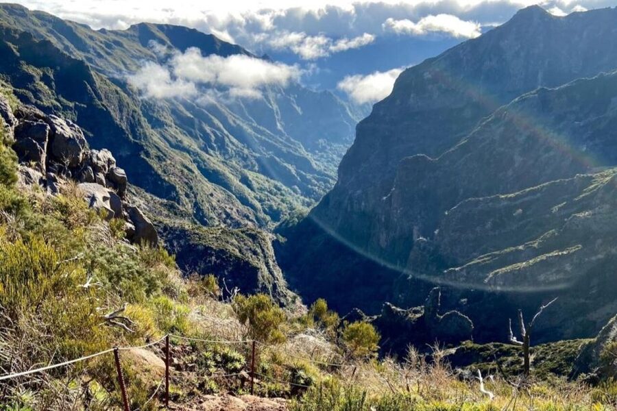 Pico Do Arieiro Pico Ruivo Sunrise or Morning Hike Transfers - Achada do Teixeira and the return trip