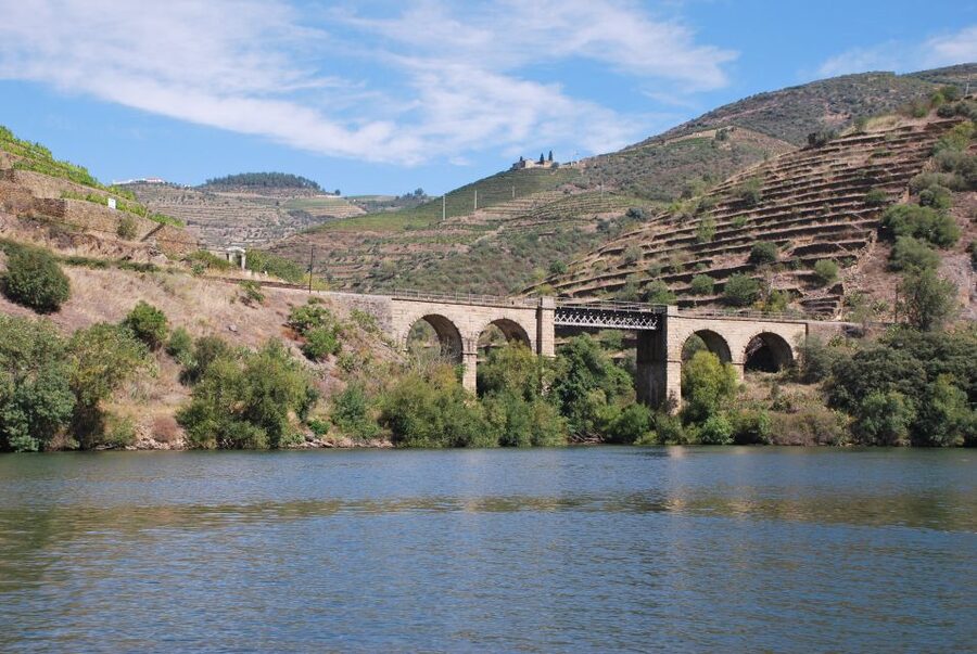 Pinhão: 4 Hour Douro Valley Kayak Rental - Meeting the team at Magnifico Douro Pier