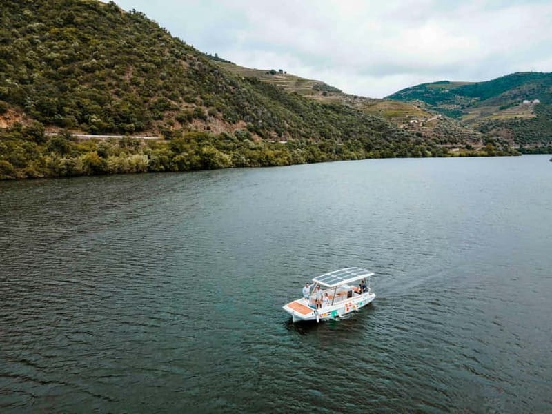 Pinhão: Douro River Solar Boat Tour with Wine Tasting - Two Adega de Favaios wines on the river