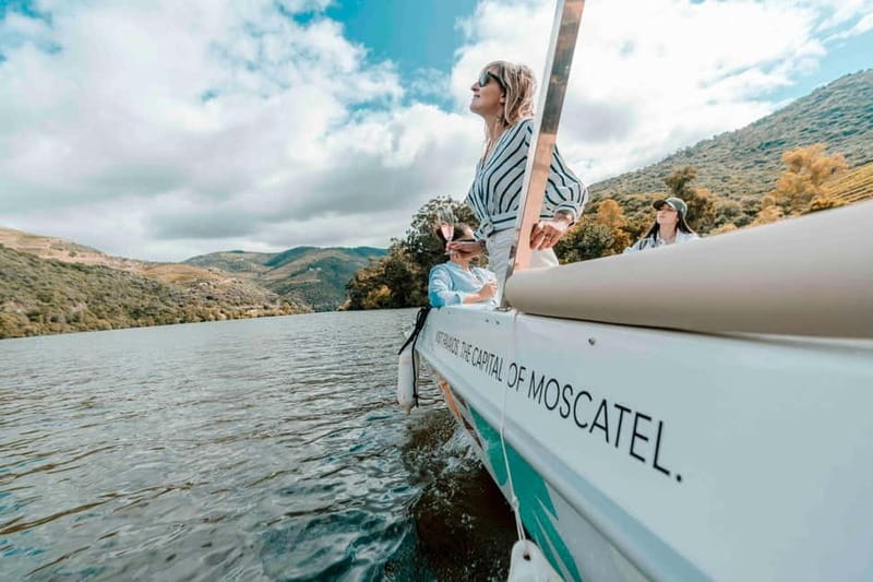 Pinhão: Douro River Solar Boat Tour with Wine Tasting - What the boat feels like for families and couples