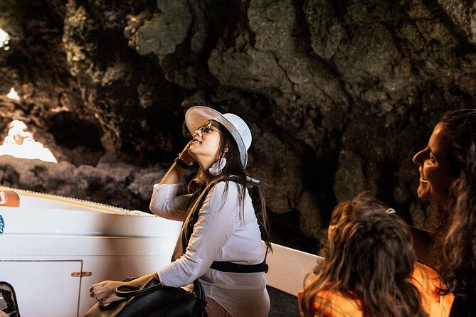 Ponta da Piedade Boat Tour to Caves and Beaches with Local Guide - The 1912 lighthouse and the western beaches