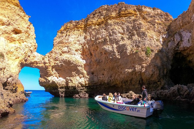 Ponta da Piedade Boat Tour to Caves and Beaches with Local Guide - What the guide adds to the hour