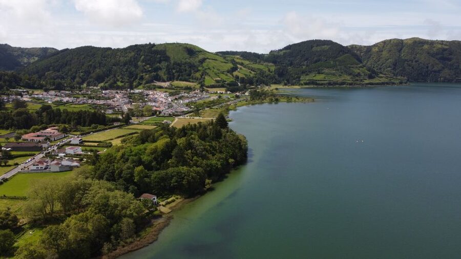 Ponta Delgada: Half-Day 4x4 Sete Cidades Trip - Lakes, Dirt Roads, and Big Viewpoints