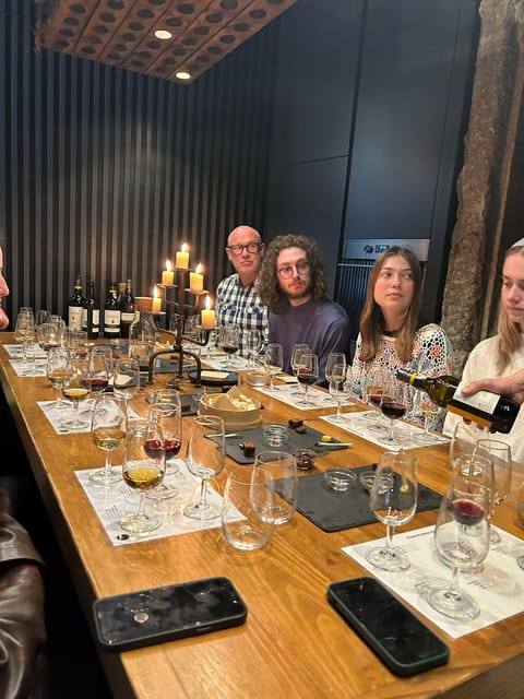 Port Wine class with 3 or 5 Port tasting and pairings - How the 45 to 75 minute class unfolds