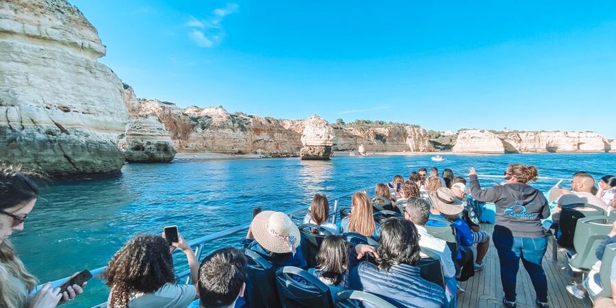 Portimão: Benagil Caves & Dolphins Watching with Biologist - Entering Algar de Benagil for a quick look