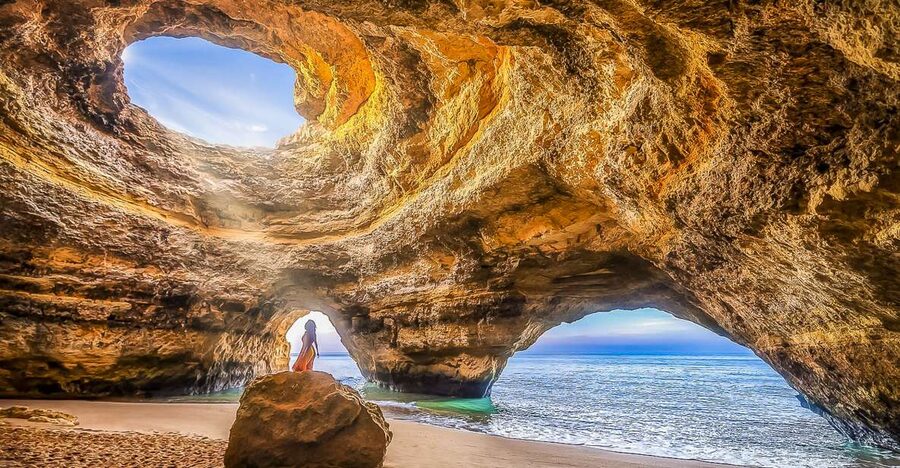 Portimão: Benagil Caves Speed Boat Tour with Sunset Option - Guides, languages, and group atmosphere