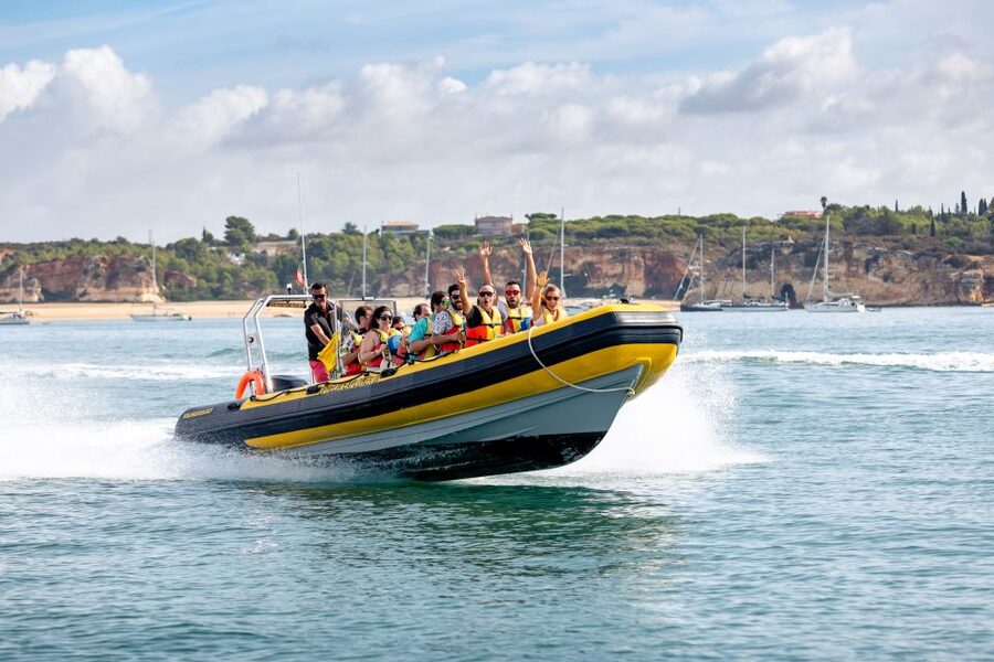 Portimão: Benagil Grottoes Boat Cruise - Ferragudo and the first coastal views