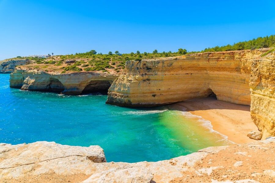 Portimão: Benagil Sea Caves Speedboat Adventure Tour - Portimão to Ferragudo: the quick change of scenery