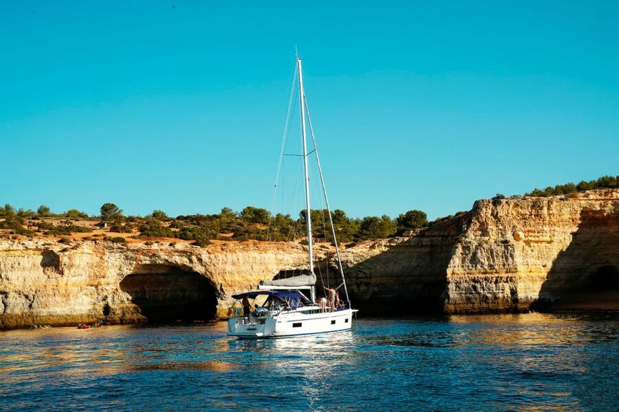 Portimao: Half-Day Sailing Yacht Cruise to the Benagil Caves - Shared cruise or private group?