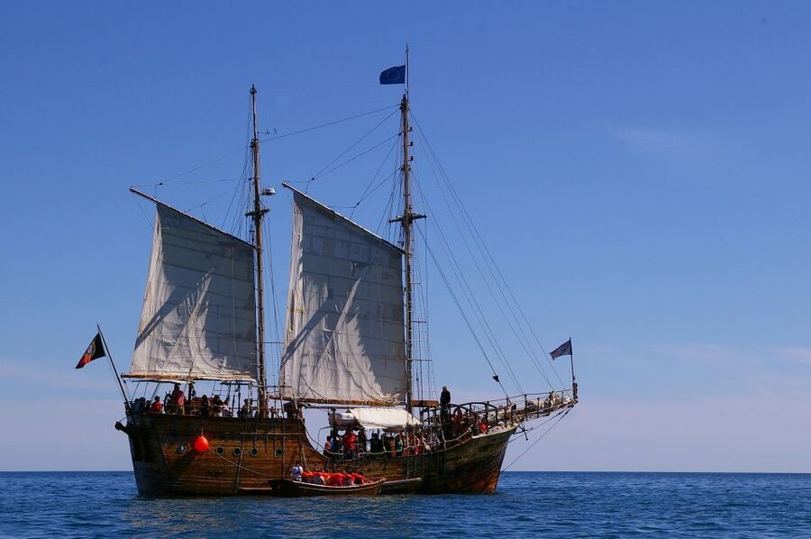 Portimão: Pirate Ship Cave Cruise - Inside Benagil Cave and the smaller sea caves