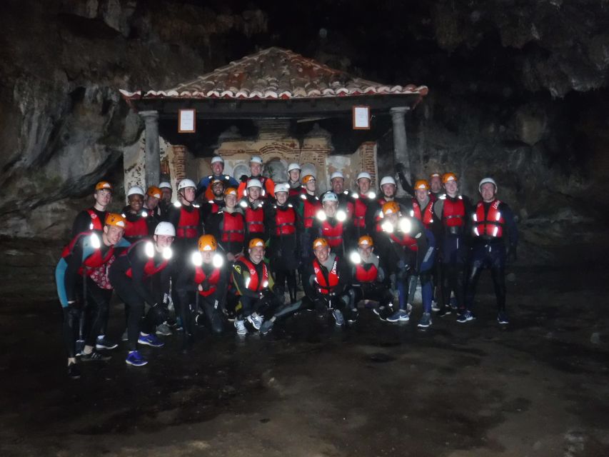 Portinho da Arrábida: Coasteering Boat Tour - Rappelling down the cliffs