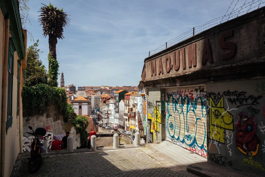 Porto: 2.5-Hour Private City Tour Off the Beaten Track - Storytelling makes the walk memorable