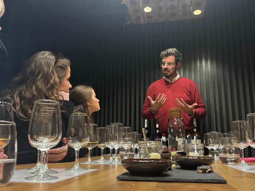 Porto: 5 Port Wine Tasting with Delicious Pairings - The setting and group size can change the mood