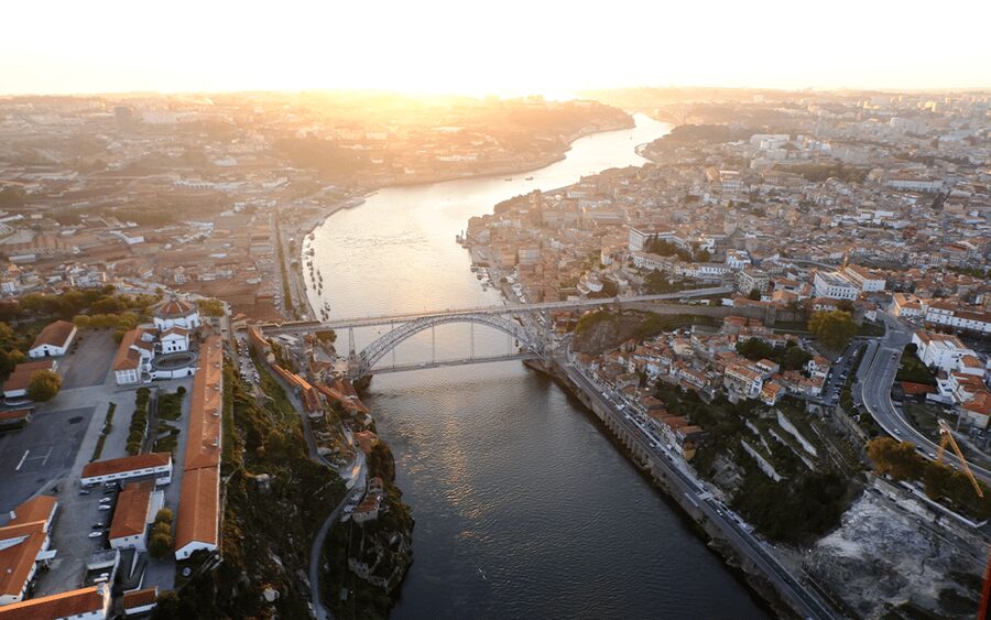 Porto: 5D Flight over de City for all family. - How it fits into a Porto day