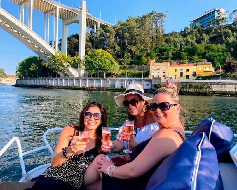 Porto: 6 Bridges and Sunset Boat Cruise with Welcome Drink - Arrábida Bridge and Porto’s western riverfront