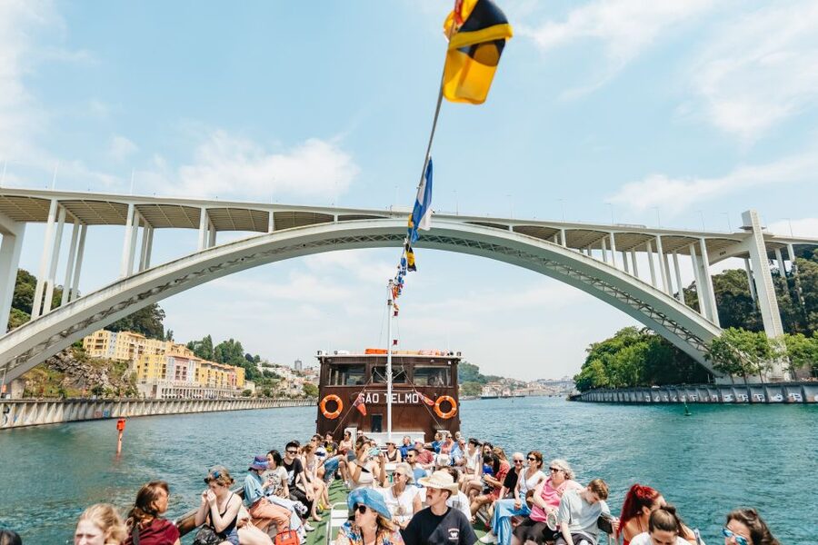 Porto: 6 Bridges Douro River Cruise - Boarding at Cais da Estiva