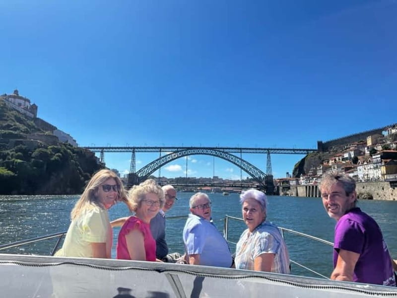 Porto: 6 Bridges Yacht Cruise with Local Wine & Snacks - Crew service and the human touch