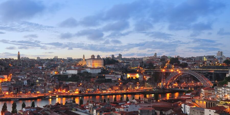 Porto: All-Inclusive Fado Dinner Show and Night Tour - Porto before dinner: seaside or Serra do Pilar