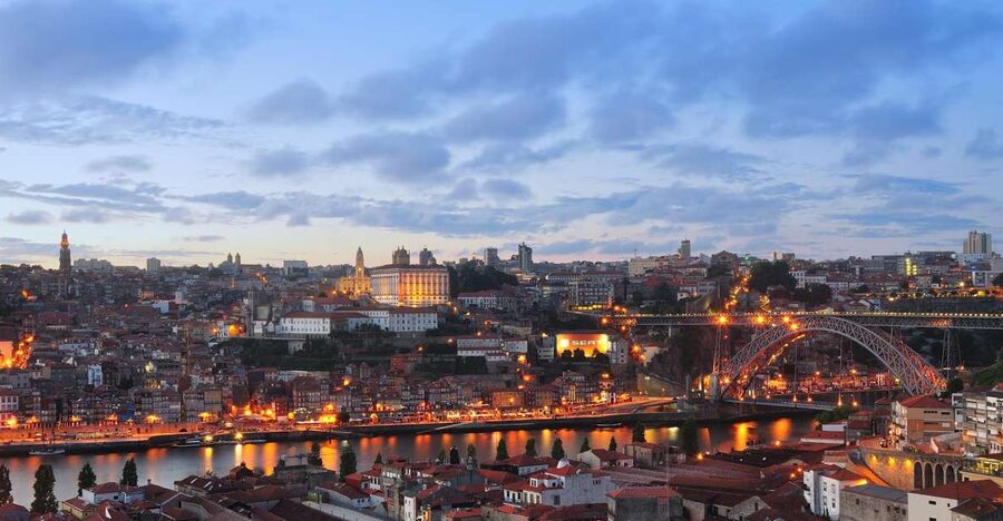 Porto: All-Inclusive Fado Dinner Show and Night Tour - The night drive through Porto