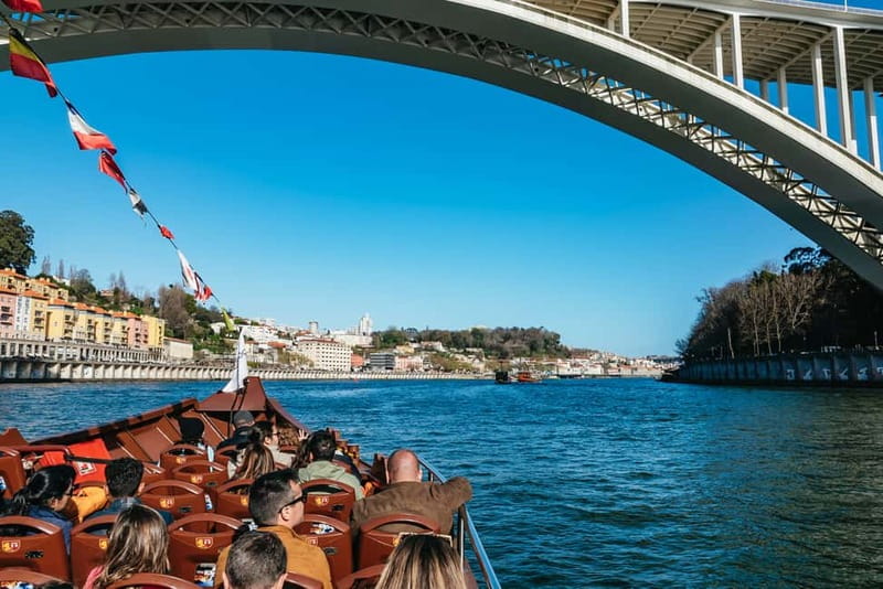 Porto: Bridges Cruise with Wine Cellar Tour or Sunset Option - How the 16-language audio guide works