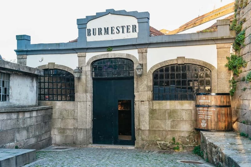 Porto: Bridges Cruise with Wine Cellar Tour or Sunset Option - Choosing the right seat