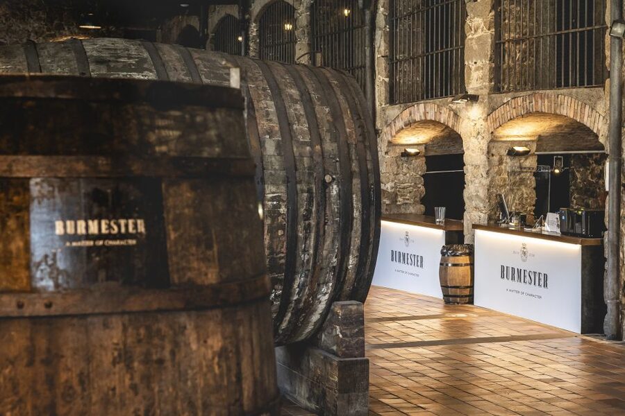 Porto: Burmester Cellar Tour with Tasting & Pairing Options - Small tips for a better visit