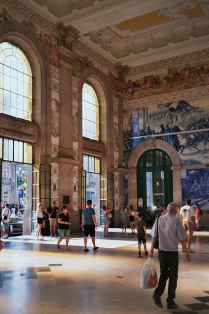 Porto: City Center Walking Tour - What the guides add to the experience