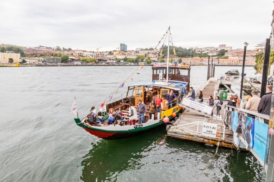 Porto: City Train Tour, River Cruise & Wine Cellar - Getting back to the city by train