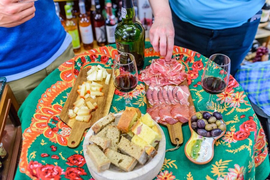 Porto: Delicious Food and Wine Walking Tour - Choosing between three hours and four