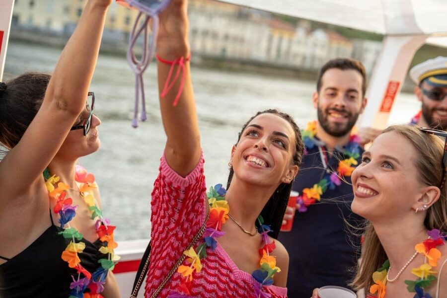Porto: Douro River Party Boat with Sunset Option & 6 Bridges - Why the sunset option is worth considering
