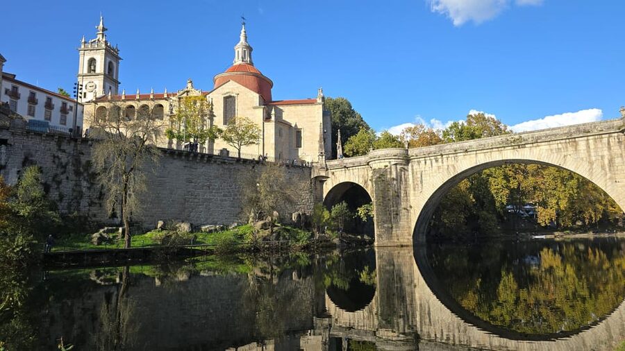Porto: Douro Valley & Amarante Wine, Food & River Tour - Guides make the difference