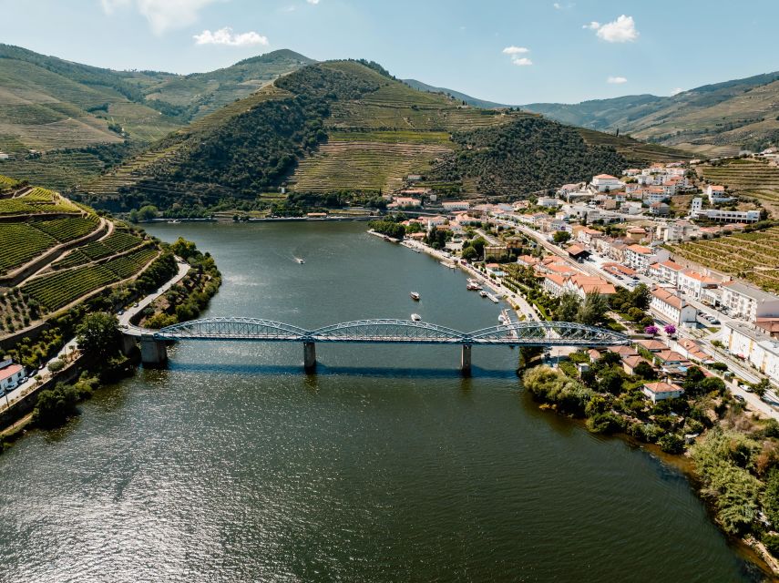 Porto: Douro Valley Full-Day Boat, Train, and Lunch Tour - Guides can make or break the day