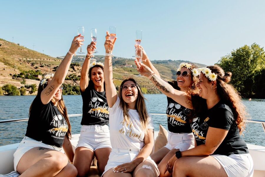 Porto: Douro Valley Full-Day Boat, Train, and Lunch Tour - Who should book this experience?