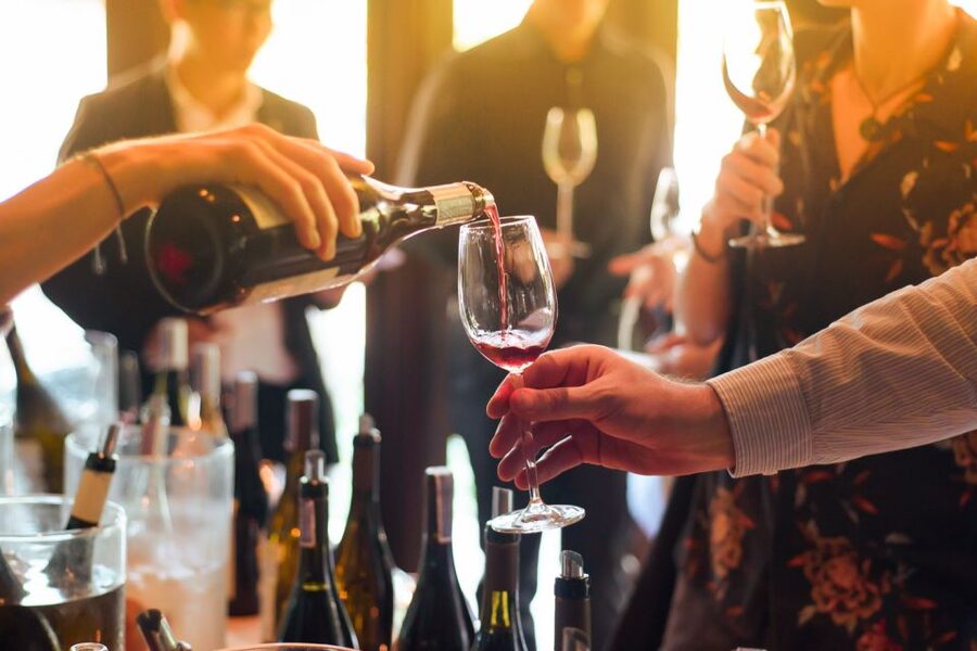 Porto: Douro Valley Tour with Wine Tasting, Cruise and Lunch - Lunch with Portuguese flavors and uneven expectations