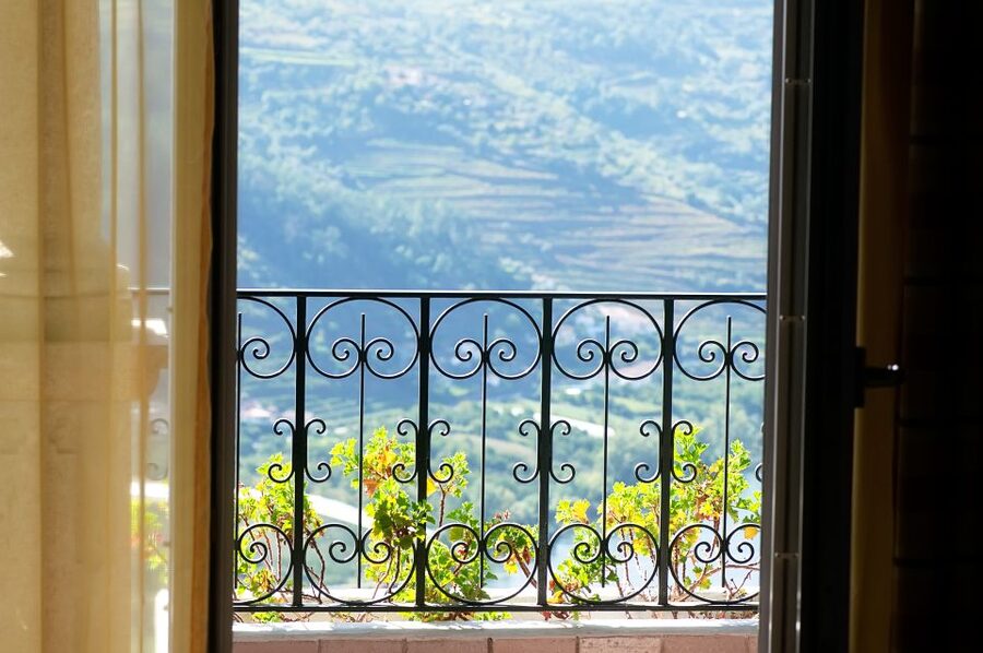 Porto: Douro Valley Tour with Wine Tasting, Cruise and Lunch - The one-hour boat ride from Pinhão
