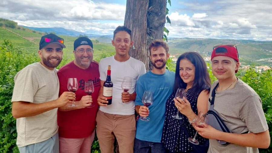 Porto: Douro Valley Vineyards Tour with Lunch & River Cruise - Lunch at a vineyard in Sabrosa