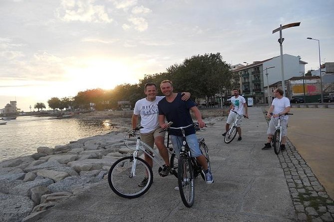 Porto Downtown and Sightseeing Bike Tour - Riding down Porto’s longest avenue
