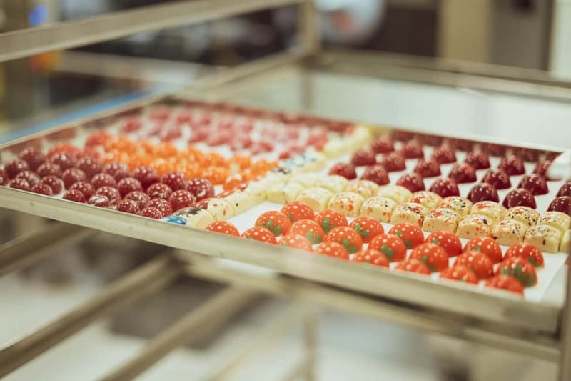 Porto: Entry Ticket at WOW The Chocolate Experience by 20|20 - The bean-to-bar process, one step at a time