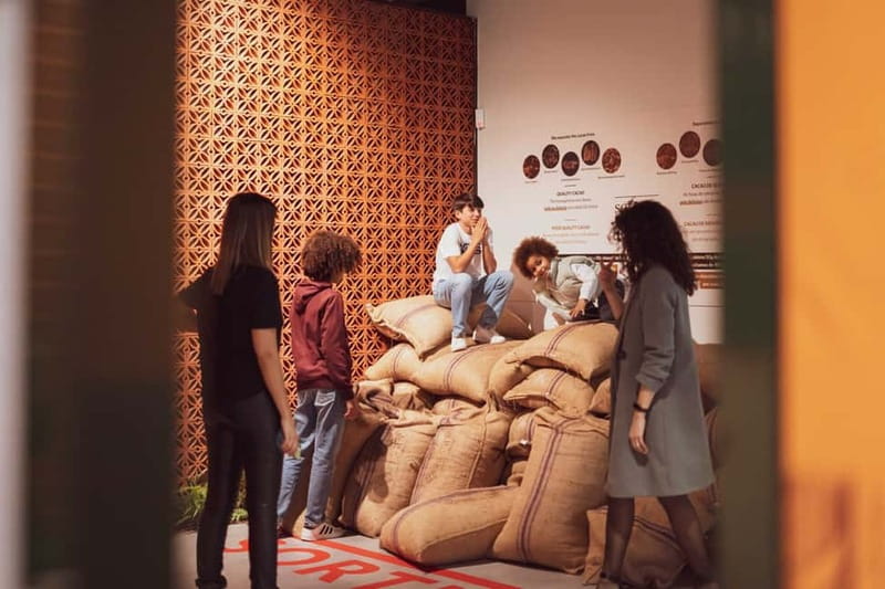 Porto: Entry Ticket at WOW The Chocolate Experience by 20|20 - Finishing inside a working chocolate factory