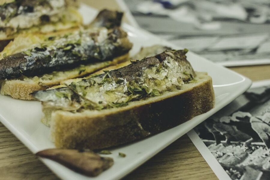 Porto: Evening Local Food Crawl with Drink Pairings - Four stops, ten to twelve tastes, and a local view of Porto