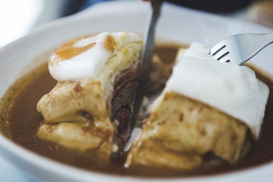 Porto: Evening Local Food Crawl with Drink Pairings - Walking through Clérigos and Cedofeita