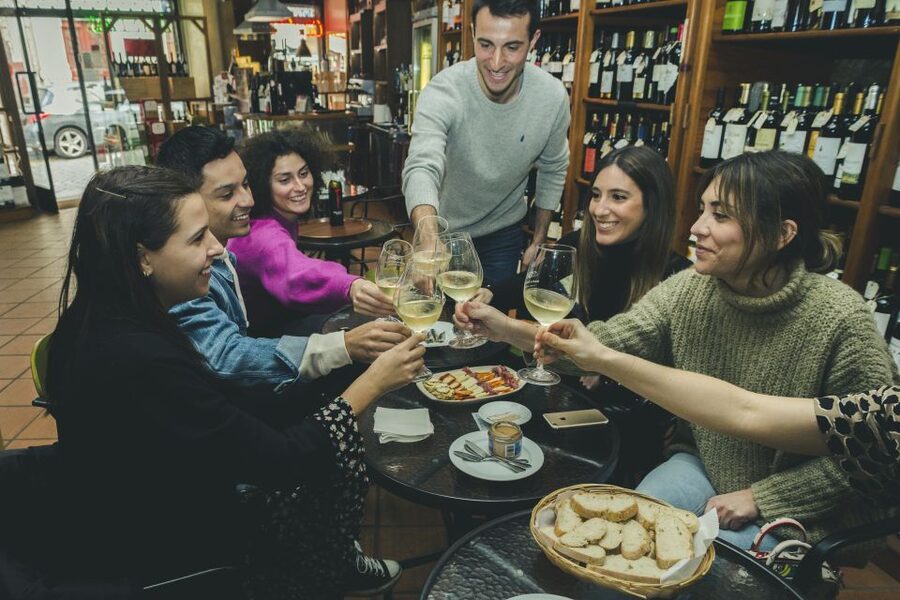 Porto: Evening Local Food Crawl with Drink Pairings - The first tastes: an easy introduction to Portuguese food