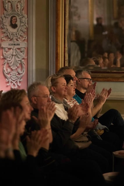 Porto: Fado Concert in Porto's Most Beautiful House - Settling into an intimate music room