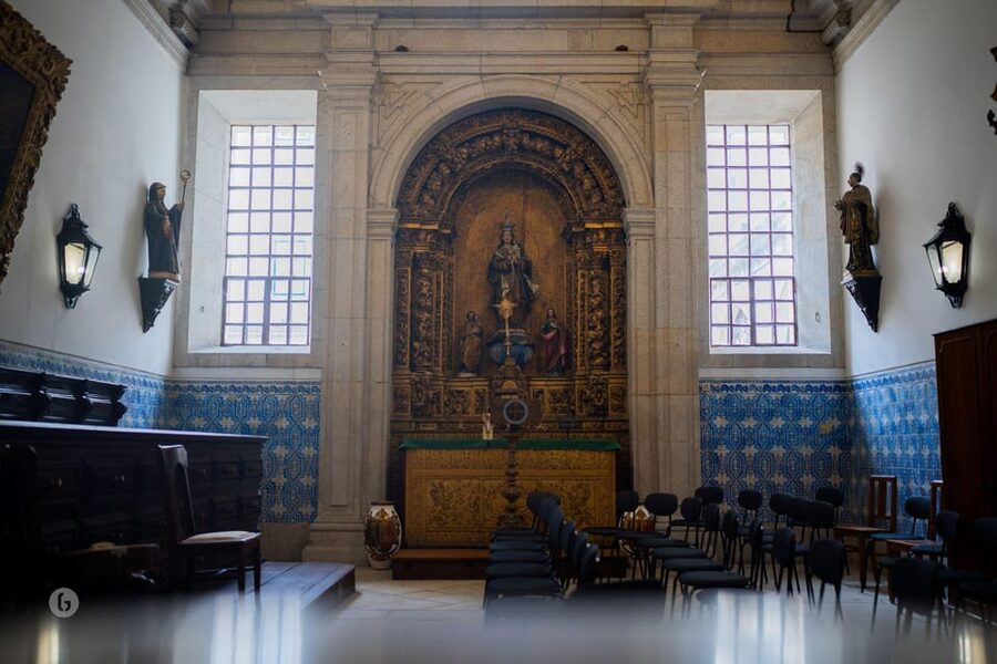 “Porto: Fado Show with Guided Tour in a Historic Monastery” - Listening to Fado in a small chapel