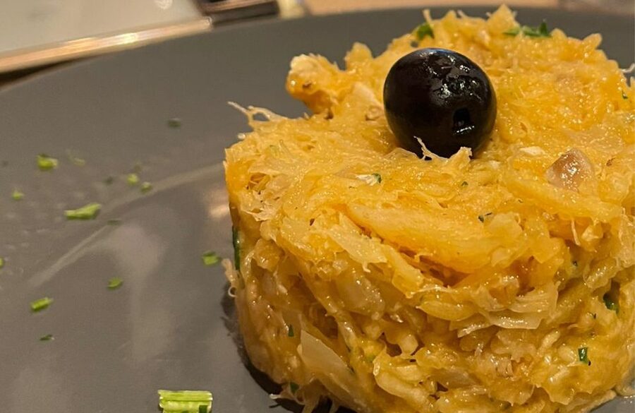 Porto: Food Tour with Tastings - Stop three: beer, snacks, and a change of pace