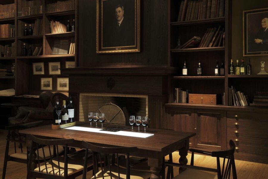 Porto: Graham's Port Lodge Tour & Vintage Room Wine Tasting - Key points to know before you book