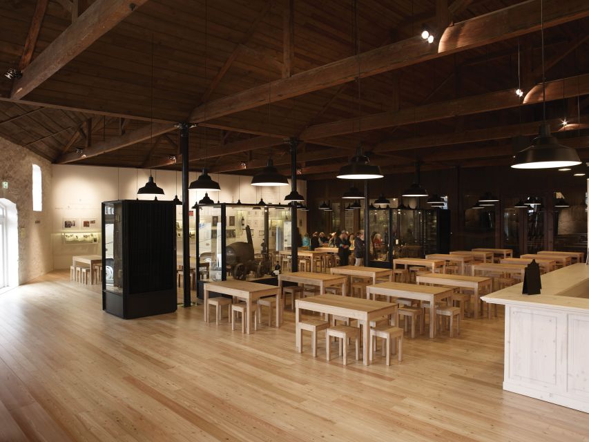 Porto: Graham's Port Lodge Tour with Premium Wine Tastings - Reaching the Lodge in Vila Nova de Gaia